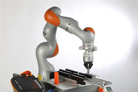 Kuka Zeigt Effiziente Mensch Roboter Kollaboration Konstruktion