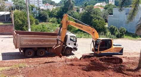 Secretaria de Obras e Viação de Vila Maria realiza melhorias em estradas