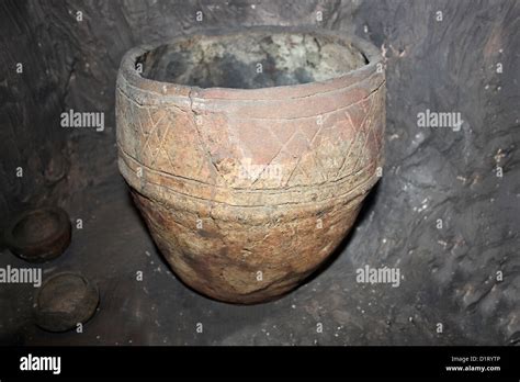 Urn Bronze Hi Res Stock Photography And Images Alamy