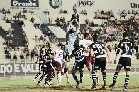 Goleiro defende pênalti contra o Juventus e mantém invencibilidade do