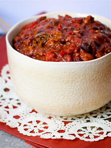 Spicy Slow Cooker Chili Ladle And Grain