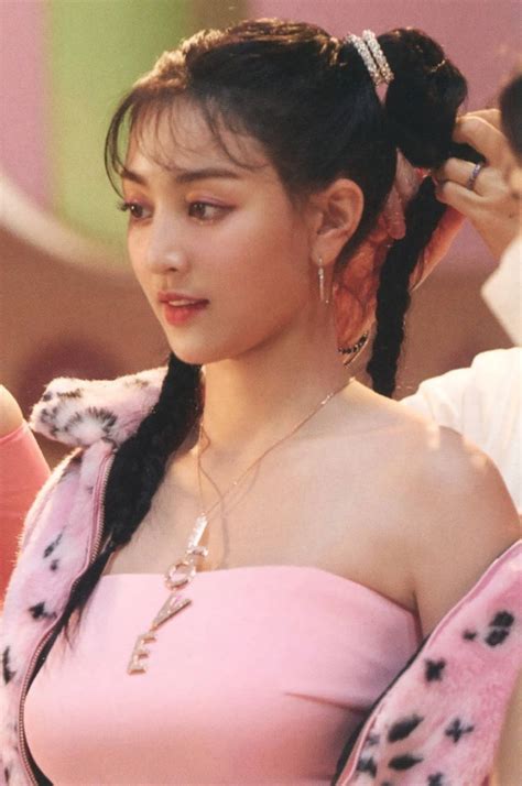 220320 Jihyo Formula Of Love Monograph Scan Cropped Cr Njmsjmdct2