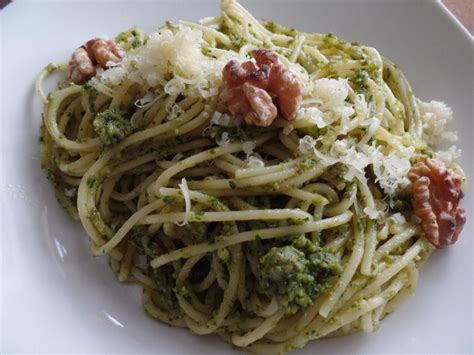 Spaghetti Mit Petersilien Walnuss Pesto Rezept Kochbar De