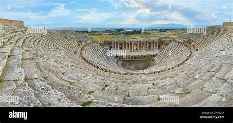 Ruinas Del Antiguo Anfiteatro Hier Polis En Pamukkale Es Un Destino