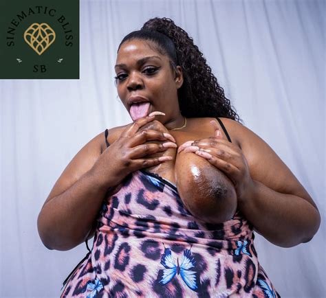 BBW Exposes Her Tits 8 Nude Pics XHamster