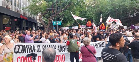 Contra el DNU y la Ley Ómnibus protestas en Ciudad de Mendoza y en San