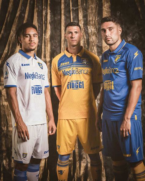 Le Maglie Del Frosinone 2023 24 Per Il Ritorno In Serie A Calcio Smart