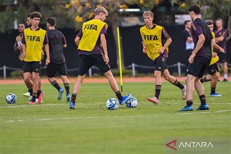 Timnas Jerman U Berlatih Jelang Lawan Timnas Amerika Serikat U