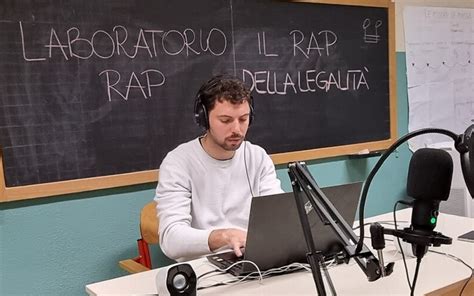 Revman Il Poliziotto Rapper Torna Con A Rozzano Legalit Il Plurale