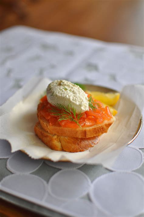 Toast Au Saumon Fum Et Cr Me Laneth Plus De Recettes D Ap Ritifs