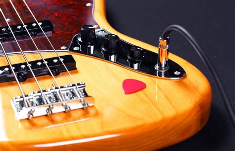 What Are The Differences Between Active And Passive Bass Guitars Centre De Musique Diplomate