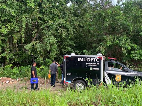 Corpo Em Decomposi O H Mais De Dias Encontrado Enrolado Em