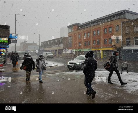 London Snow Street Hi Res Stock Photography And Images Alamy