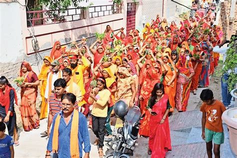 Kalash Yatra Taken Out Seven Day Bhagwat Katha Started In Shiva Temple