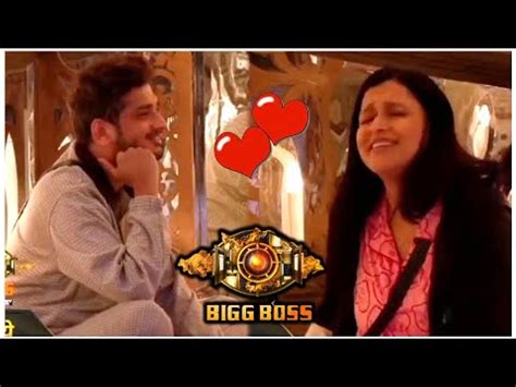 Bigg Boss 17 LIVE Munawar Faruqui Cute MOMENT With Mannara Chopra In