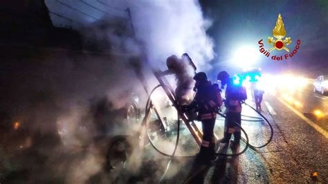 Incendi Notte Di Capodanno In Sicilia Interventi Dei Vigili Del