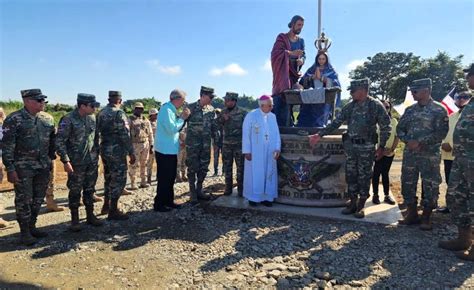 RD Militares Colocan Estatua De La Virgen De La Altagracia En Zona Del