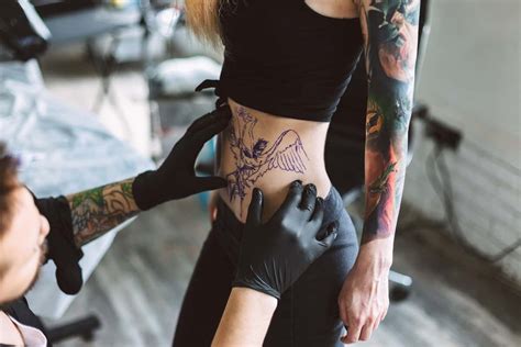 Quelles tendances tatouage femme automne 2021 feront 2022 20 idées