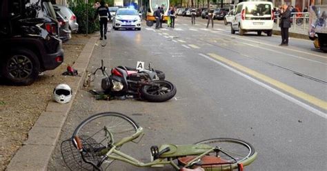 Milano Incidente Tra Moto E Bicicletta In Via Soleri In Gravi