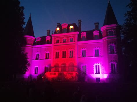 Illumination De Fa Ade Laser Entre Ciel Et Ocean