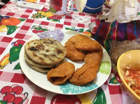 Pasteles y pupusas salvadoreños | Food, Desserts, Antojitos