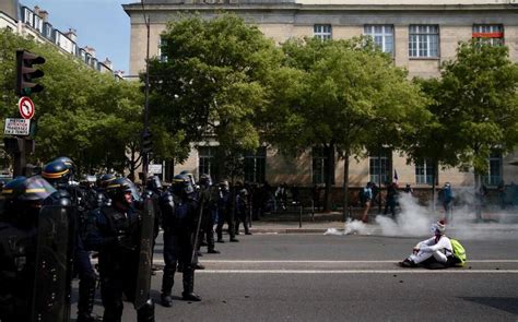 Paris La Manifestation Du 1er Mai En Dix Photos Le Parisien