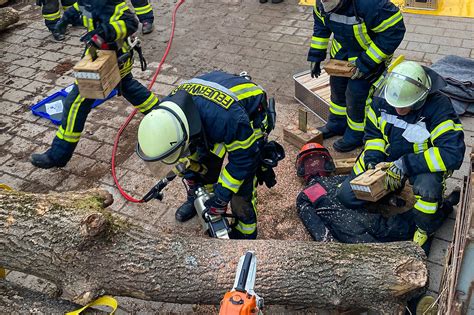 Praxisnahe Bungen Zur Technischen Hilfeleistung Freiwillige