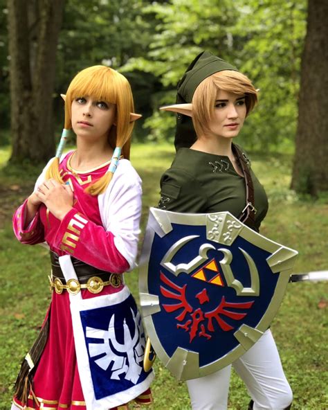 Female Link and Zelda Cosplay | Zelda Amino