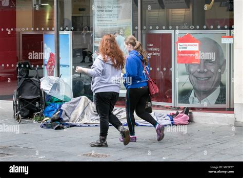 Homeless Homelessness Beg Beggar Tramp Swep Rough Sleeper Sleeping Cold