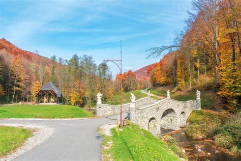 Beautiful Autumn Scenery In The Park Stock Photo - Image of beautiful ...