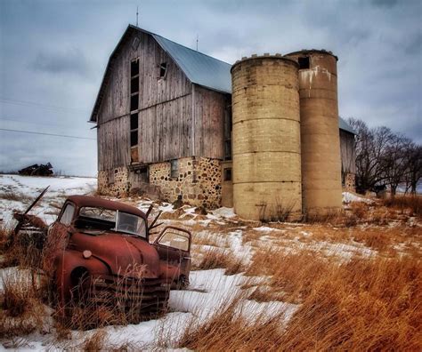 Old Barn And Silos Barn Pictures Old Barns Old Farm Houses