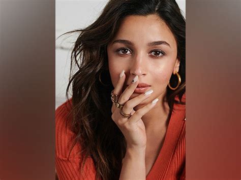 Alia Bhatt Gives Sneak Peek Into Her Maternity Wear Brand S Photoshoot