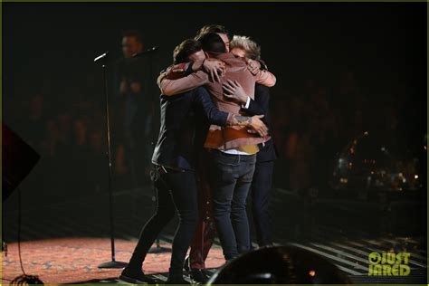 One Direction Share Hug On Stage At 'X Factor' Final After Performing ...