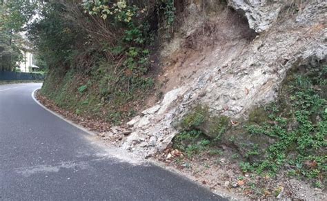 Maltempo Smottamento Sulla Provinciale Tra Laveno E Cerro