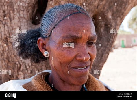 Ethiopian Hair Style Fotos Und Bildmaterial In Hoher Auflösung Alamy