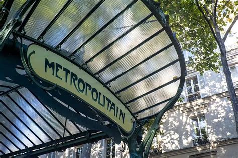 Abbesses Metro Station Paris (photos)