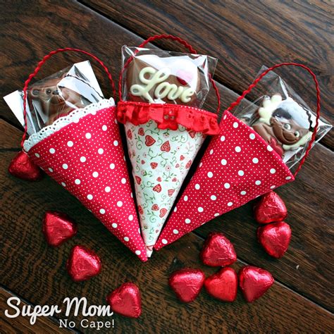 Fabric Cone Tutorial Super Mom No Cape