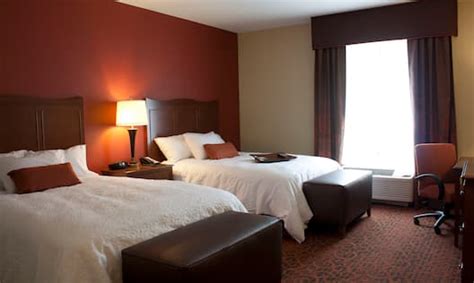 Hotel Rooms at Hampton Inn Burlington