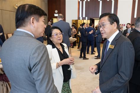 與駐港總領事和名譽領事會晤 Meeting With Consuls General And Honorary Consuls In Hong