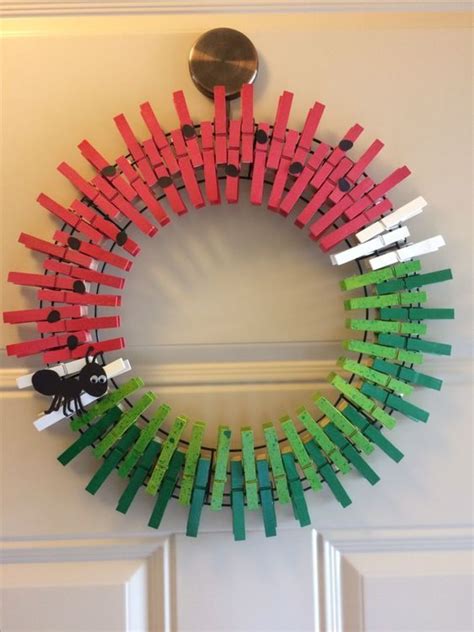 Easy Diy Christmas Clothespin Wreath Ideas To Deck Your Doors This