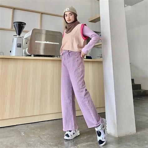 7 Inspirasi Padu Padan Gaya Hijab Dengan Warna Lilac Yang Kekinian