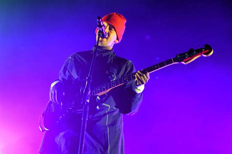 Twenty One Pilots Break Yearlong Silence With New Songs World Tour Cbs News