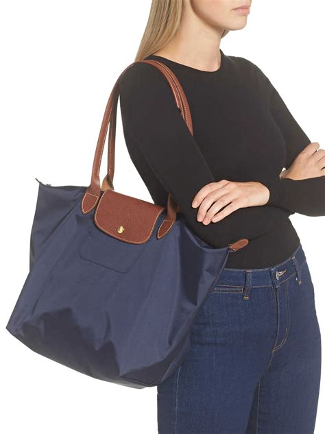 Ultimate Guide to The Best Travel Purse for Europe