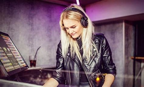 Dj Jill Kleinjan Draait In Spek Bonen Sliedrecht