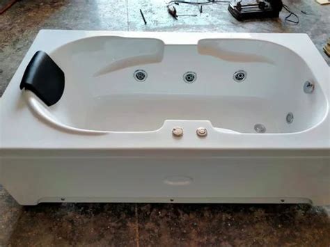 Quasay White Acrylic Jacuzzi Bathtub For Massage 1680 900 At Rs 40000 In Ghaziabad