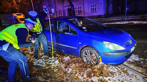 BMW skasowało peugeota Kierowca uciekł OSTROW24 tv Ostrów Wielkopolski