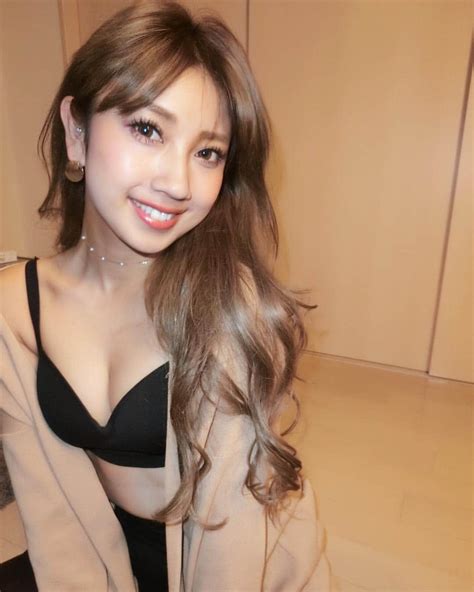 Yumikaさんのインスタグラム写真 Yumikainstagram 「寒いから少しだけロングヘアーが恋しいです🤣🤣🤣 今週末は久々に