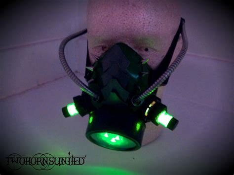 ''Mutagen Martyr'' Cyberpunk gas mask by TwoHornsUnited on DeviantArt