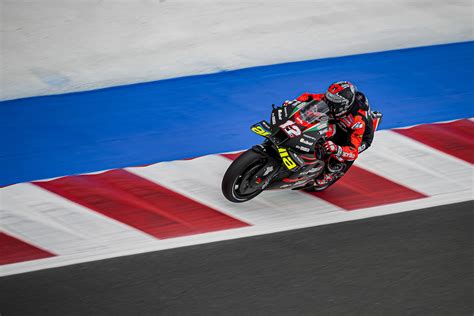 MotoGP vê Viñales líder no seco e Ducati dominante na chuva em Misano