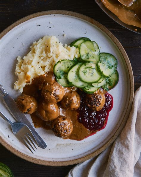 Vegan Swedish Meatballs With Classic Sides Good Eatings